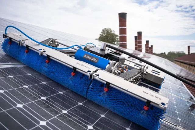 Sunbotics tālvadāms tīrīšanas robots